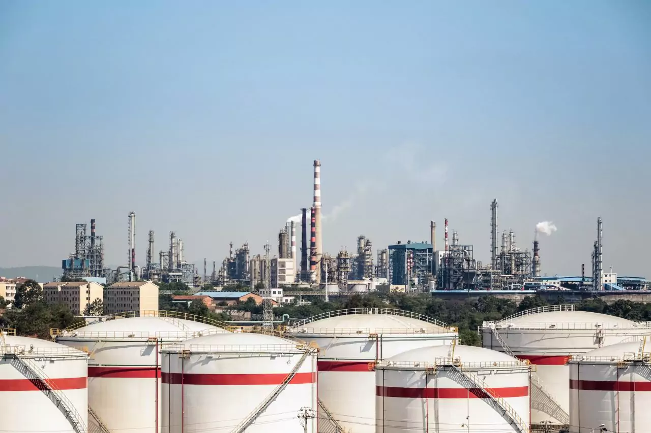 petrochemical-complex-and-storage-tanks